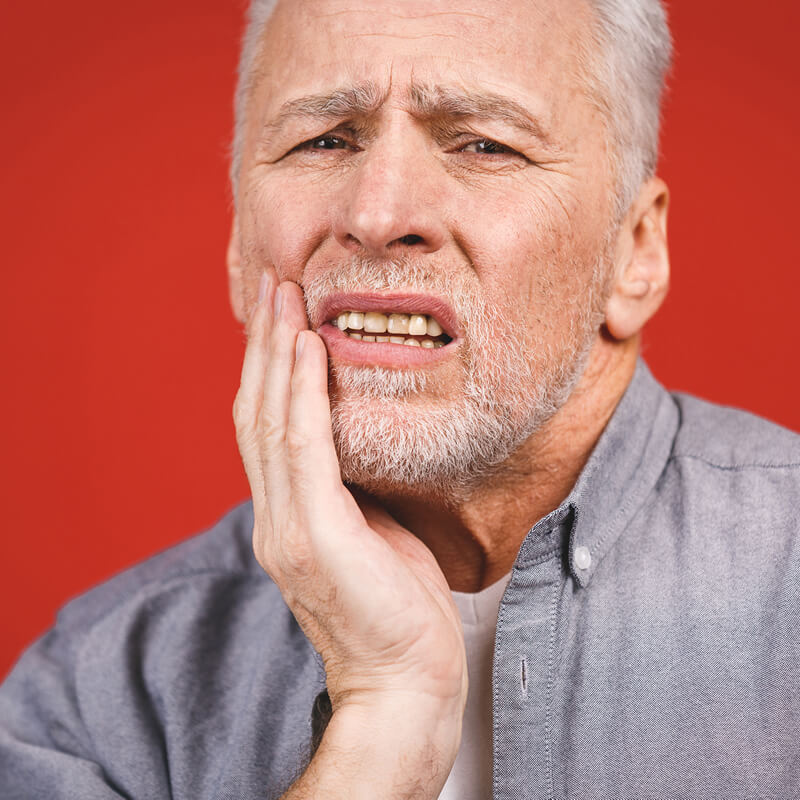 Studio Dentistico Oriolo | Salute Orale Durante La Terza Età Uomo Anziano Dolore Denti