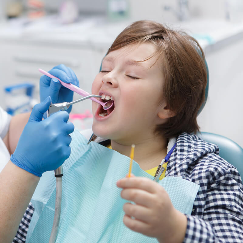 Studio Dentistico Oriolo | Ostia Lido | Fluoro e Fluorosi Dentale | Fluoroprofilassi Topica Bambini